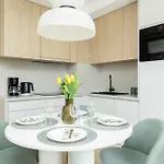 Stylish In With Air Conditioning And Parking By Renters 科沃布热格