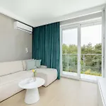 Stylish In With Air Conditioning And Parking By Renters 公寓 科沃布热格