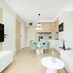 Stylish In With Air Conditioning And Parking By Renters 科沃布热格